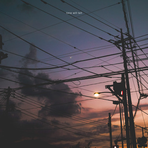 白丝裸体美女被坏人挠b
